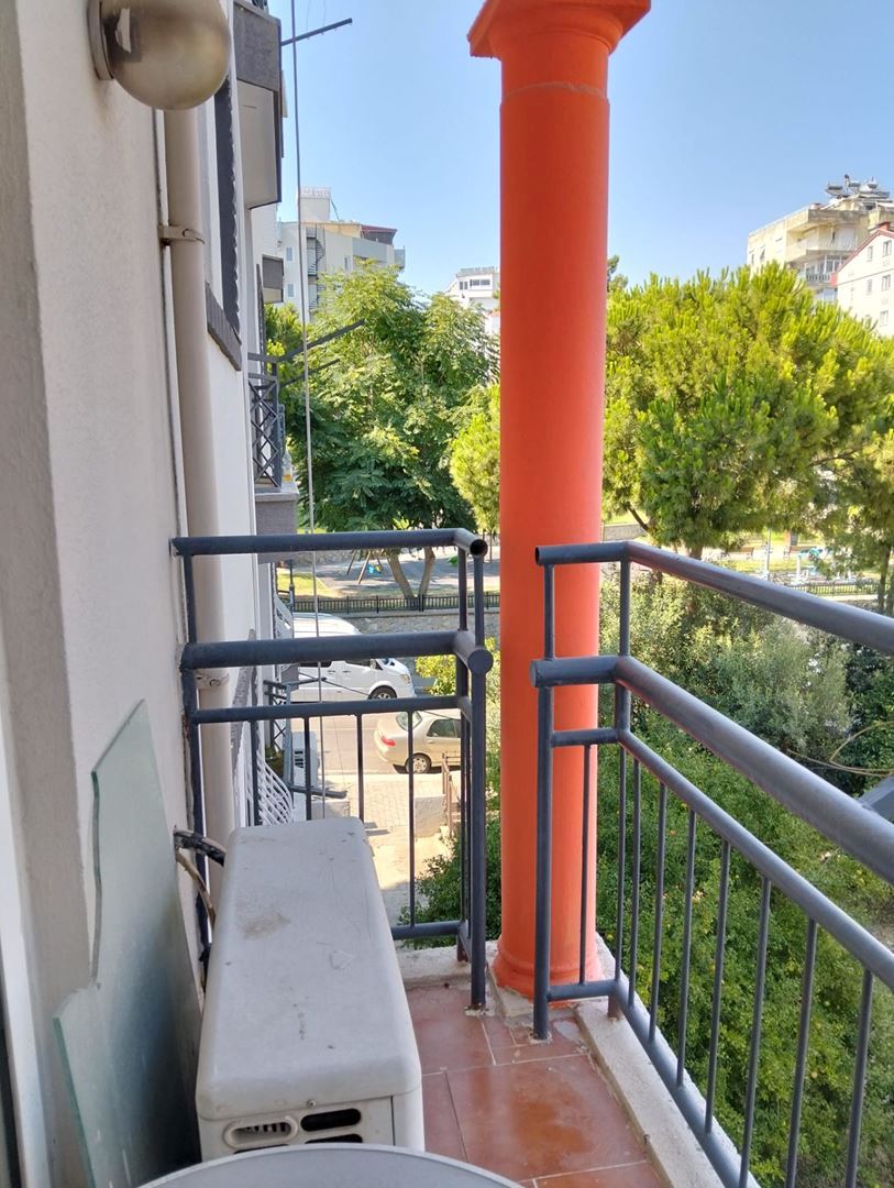 • Marina ve Meteoroloji Yakını, Asansörlü, Tamamen Yenilenmiş Satılık 1+1 