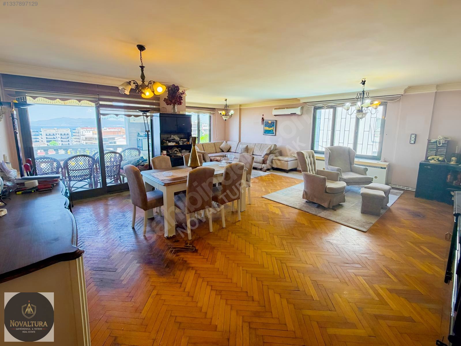 KUŞADASI EGE MAHALLESİ VİLLA GİBİ LÜKS ARA KAT: 230m2 net 4+1